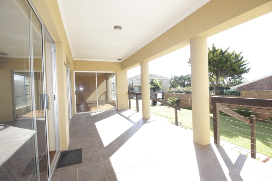 4 Bedroom Property for Sale in Wavecrest Eastern Cape